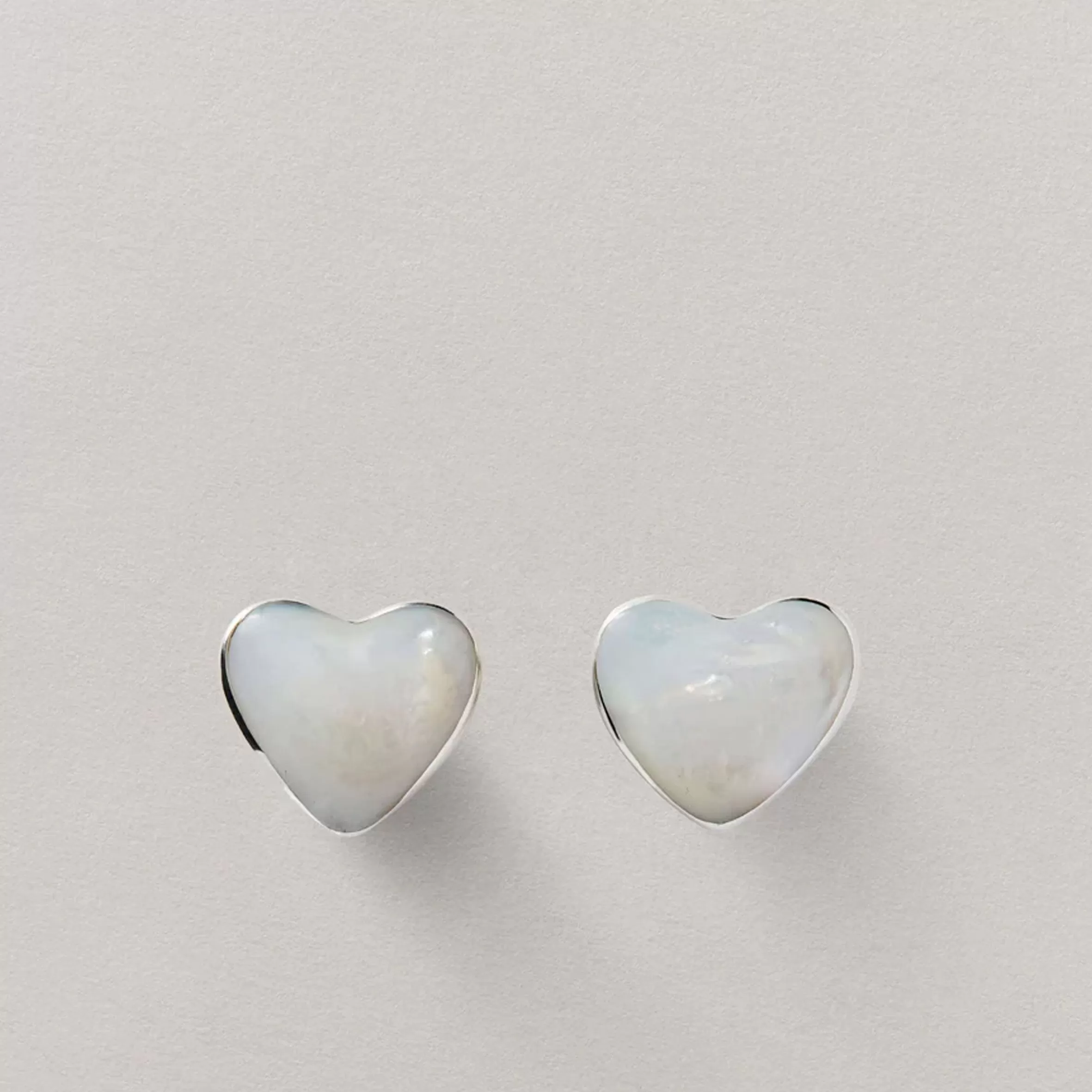 MOP Voluptuous Heart Earring Small, Silver