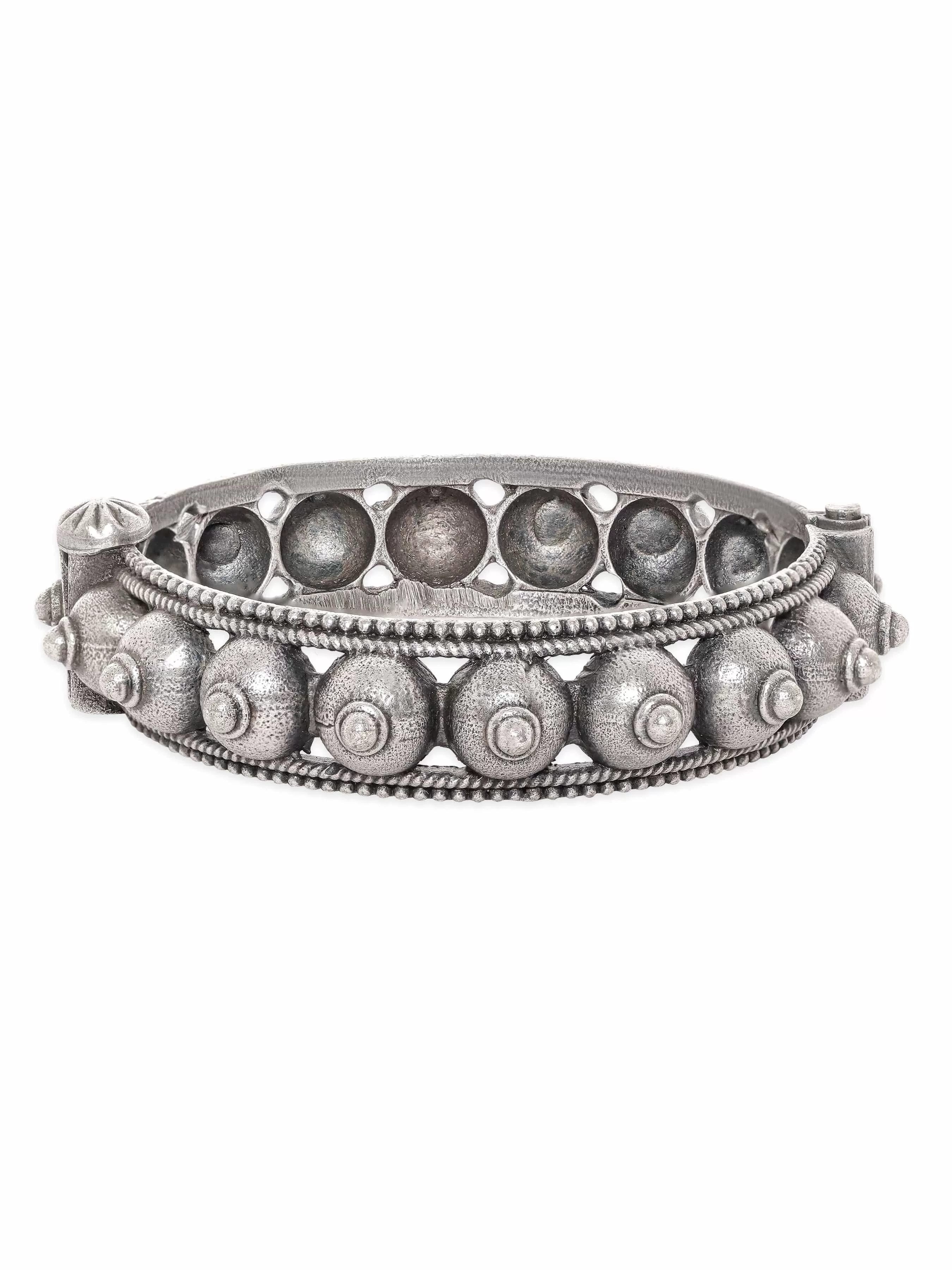 Rubans Divine Radiance Oxidized Silver Plated Kada Bracelet